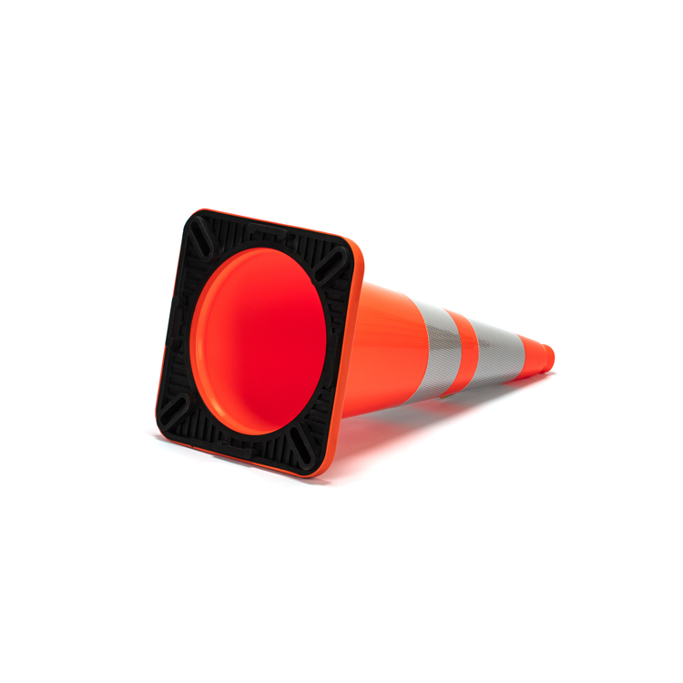 RC700D-1/1 CONO DE TRÁFICO DE PVC CON BASE NEGRA DE USO PESADO CON AGARRE DE 28'